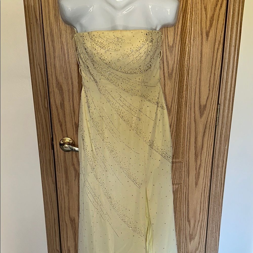 P’Zazz Prom beaded Elegant Yellow Prom Gown Size 6